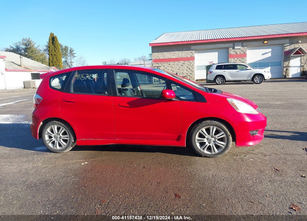 2011 HONDA FIT SPORT VIN: JHMGE8G54BC013561