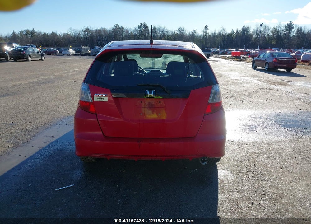 2011 HONDA FIT SPORT VIN: JHMGE8G54BC013561