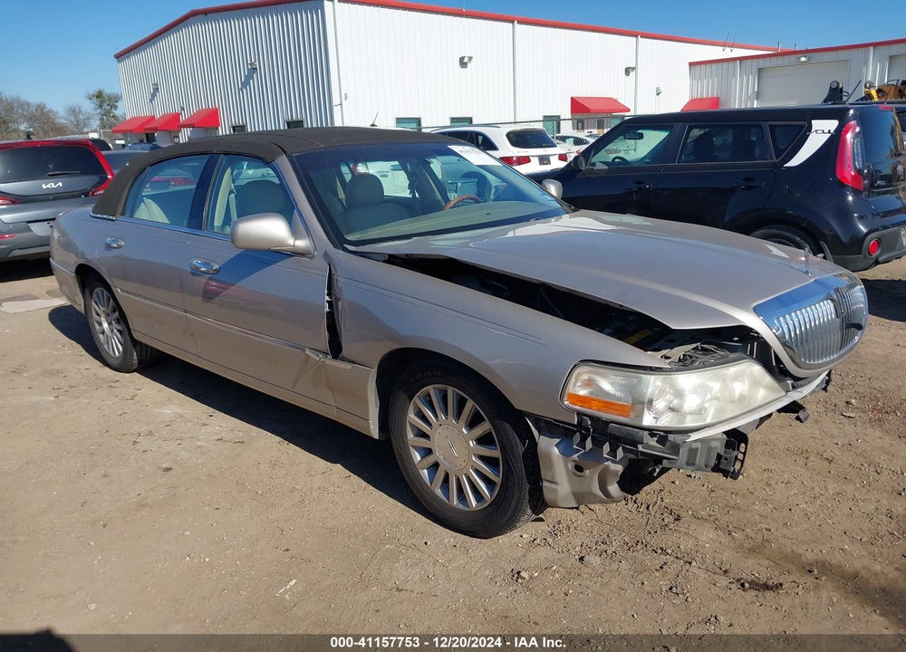 2003 LINCOLN TOWN CAR EXECUTIVE VIN: 1LNHM81W23Y616972