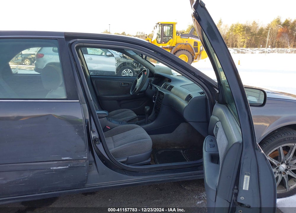2001 TOYOTA CAMRY LE VIN: 4T1BG22K51U786222
