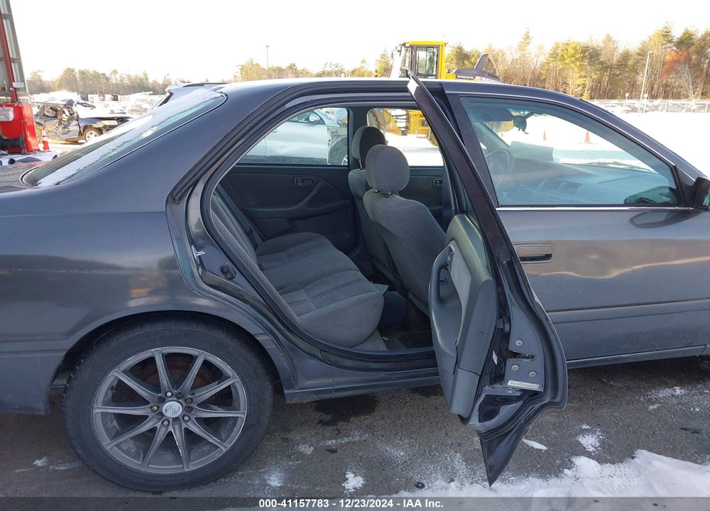 2001 TOYOTA CAMRY LE VIN: 4T1BG22K51U786222
