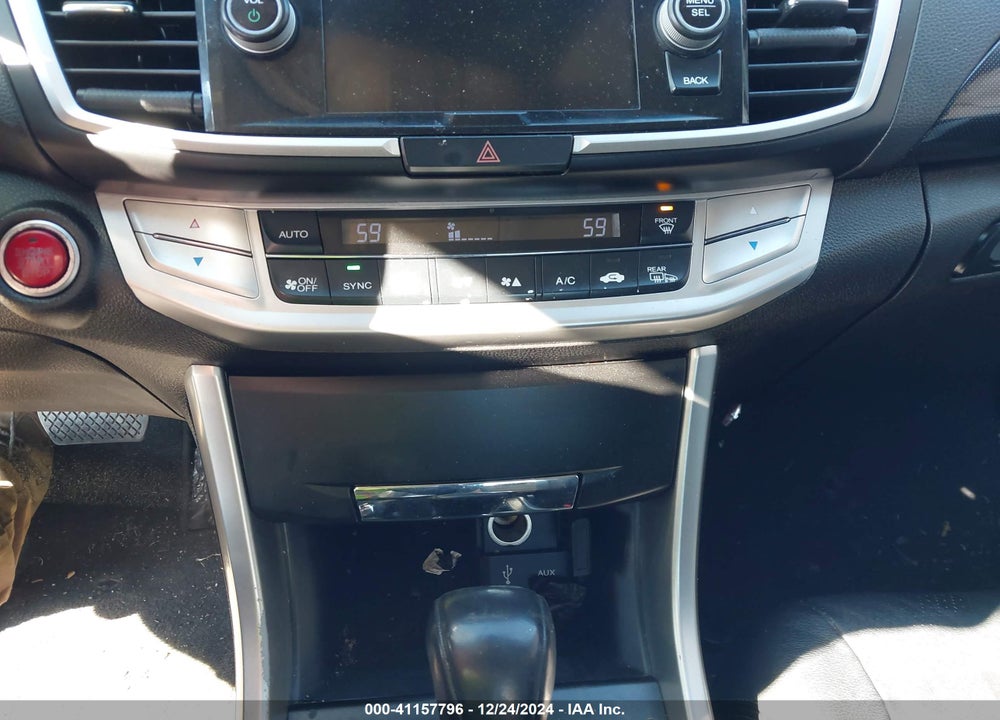 2013 HONDA ACCORD VIN: 1HGCT1B84DA017947