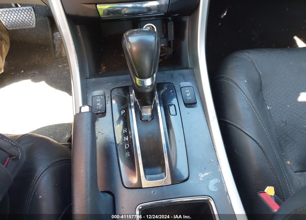 2013 HONDA ACCORD VIN: 1HGCT1B84DA017947