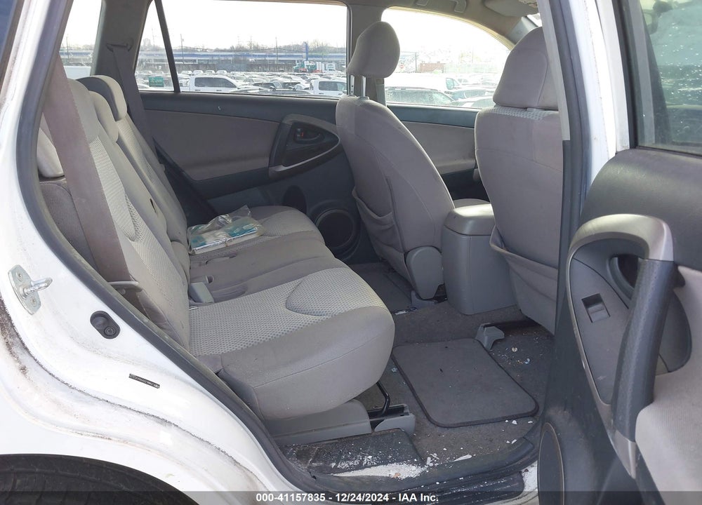 2008 TOYOTA RAV4 BASE V6 VIN: JTMBK33V986037679