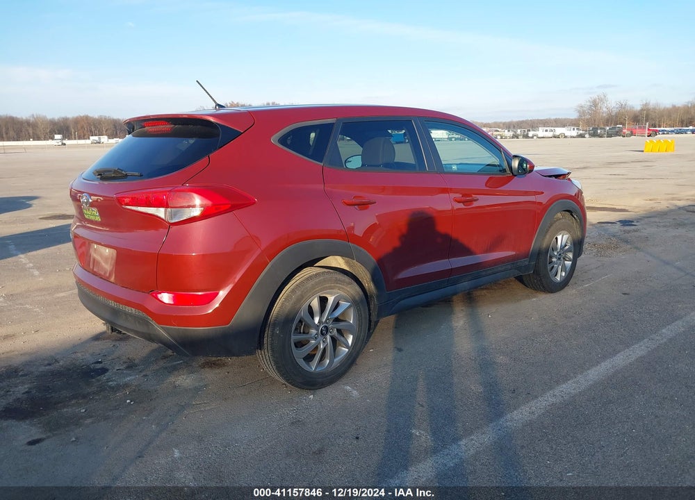 2018 HYUNDAI TUCSON SE VIN: KM8J23A41JU833653