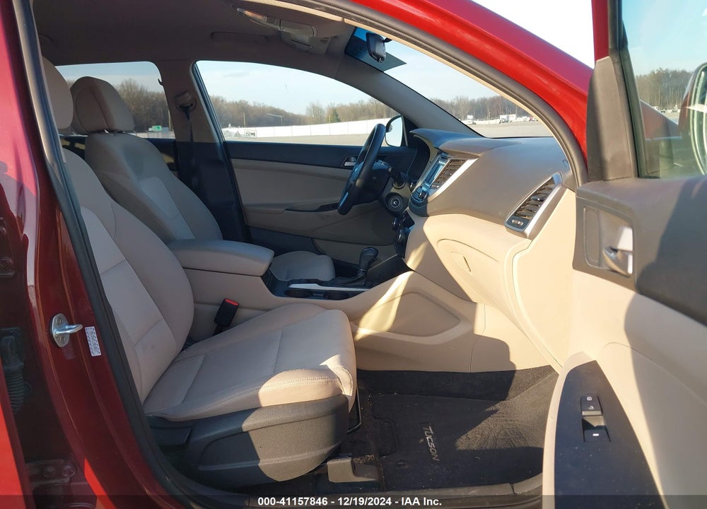 2018 HYUNDAI TUCSON SE VIN: KM8J23A41JU833653
