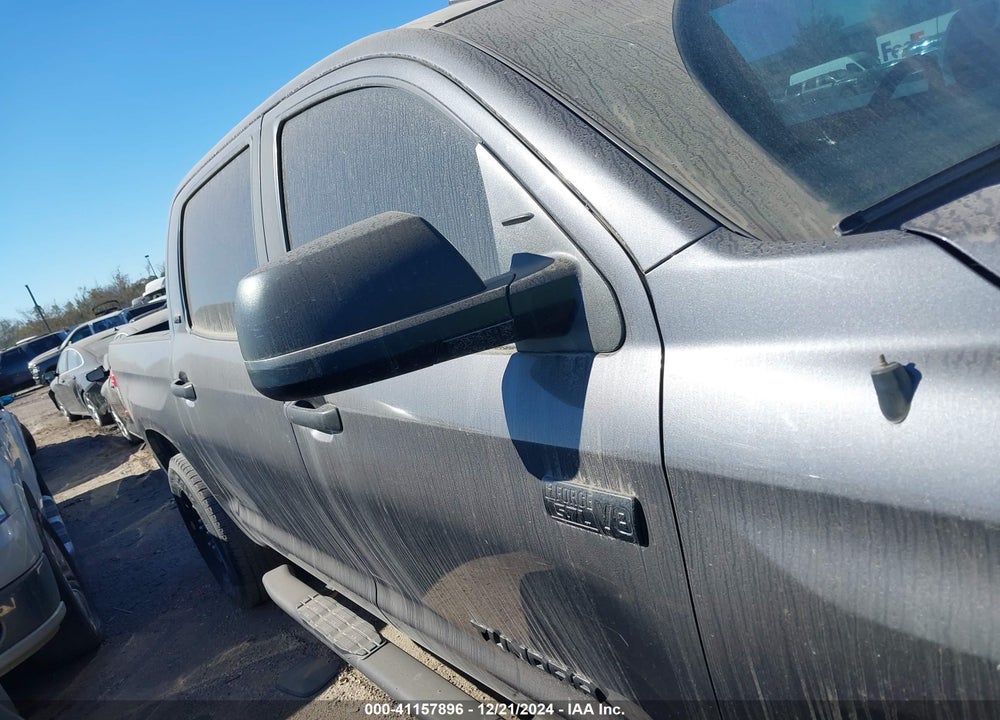 2018 TOYOTA TUNDRA SR5 5.7L V8 VIN: 5TFDW5F18JX747514