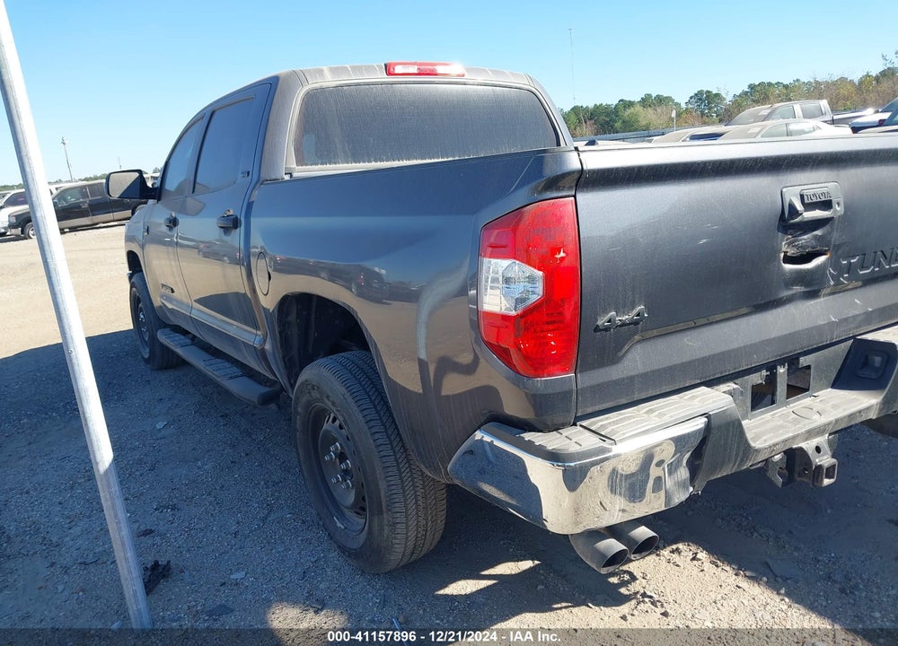 2018 TOYOTA TUNDRA SR5 5.7L V8 VIN: 5TFDW5F18JX747514