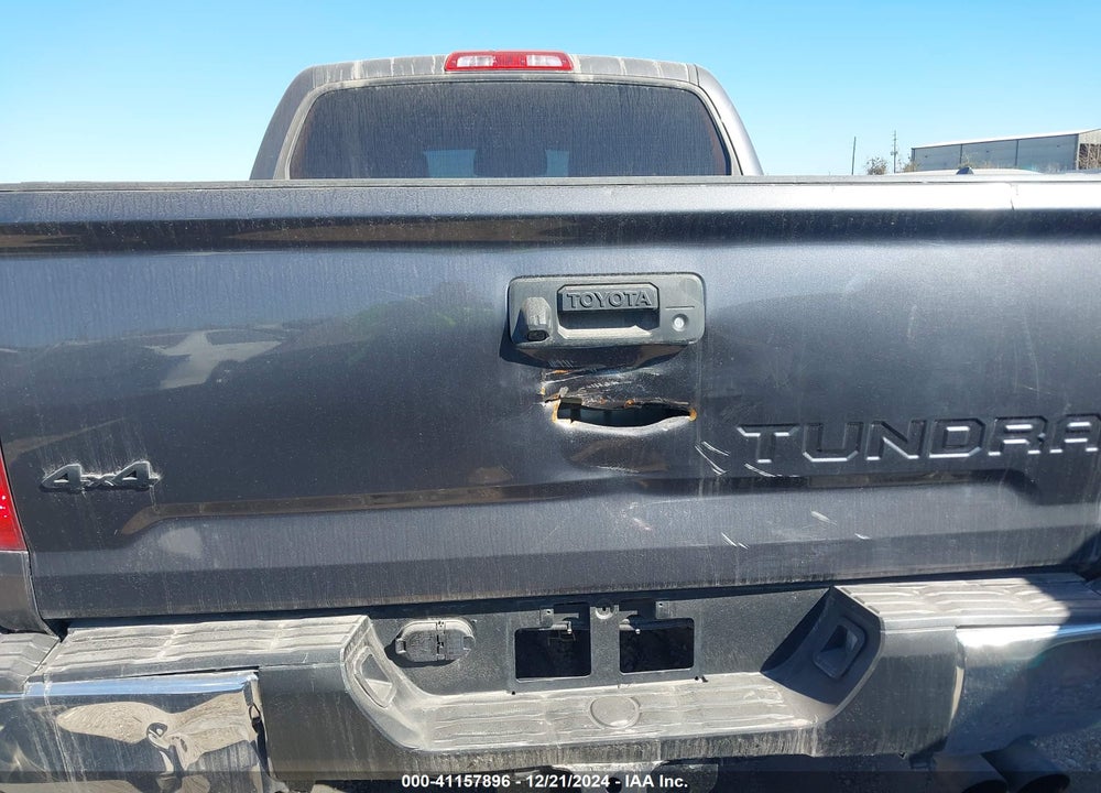 2018 TOYOTA TUNDRA SR5 5.7L V8 VIN: 5TFDW5F18JX747514
