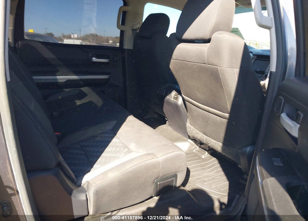 2018 TOYOTA TUNDRA SR5 5.7L V8 VIN: 5TFDW5F18JX747514