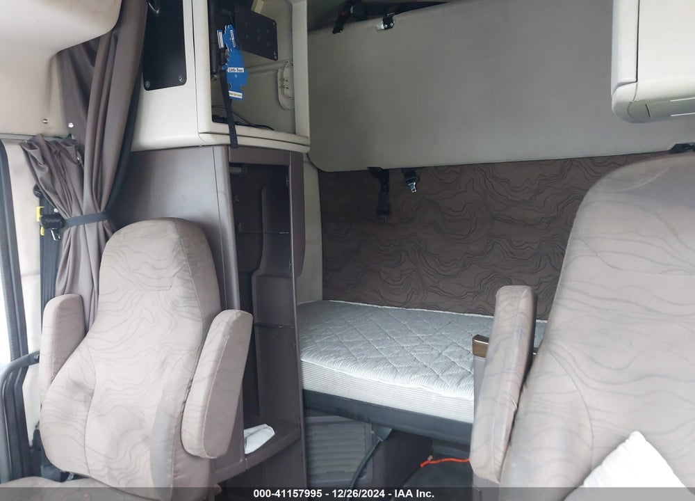 2015 VOLVO VN VIN: 4V4NC9EH9FN926333