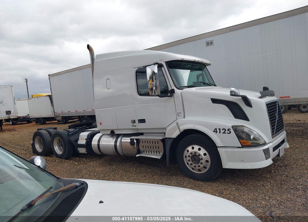 2015 VOLVO VN VIN: 4V4NC9EH9FN926333