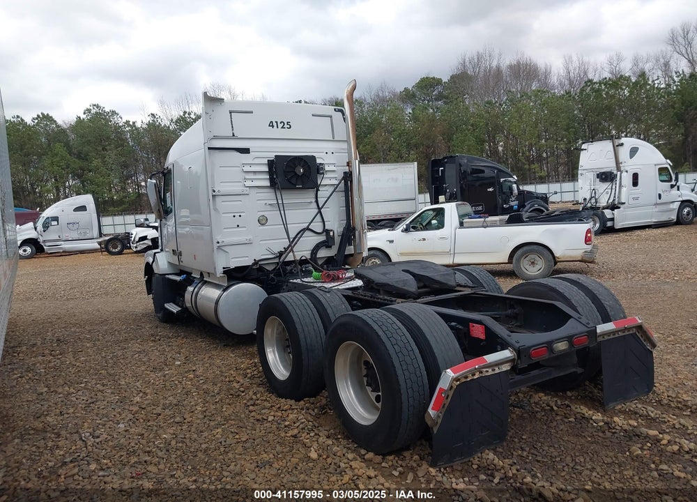 2015 VOLVO VN VIN: 4V4NC9EH9FN926333