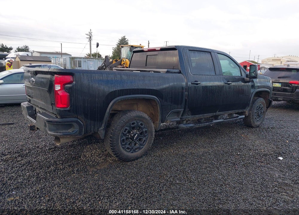 2022 CHEVROLET SILVERADO 3500HD 4WD  STANDARD BED LTZ VIN: 1GC4YUEY8NF236531
