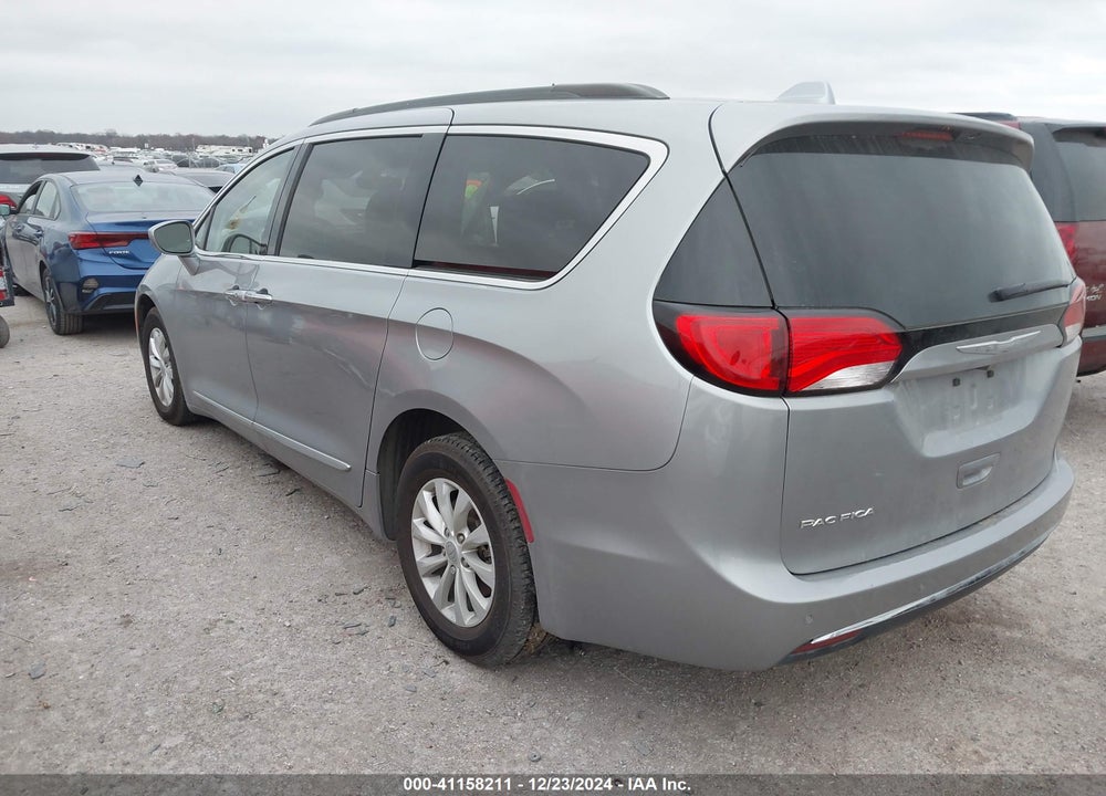 2017 CHRYSLER PACIFICA TOURING L VIN: 2C4RC1BGXHR702648