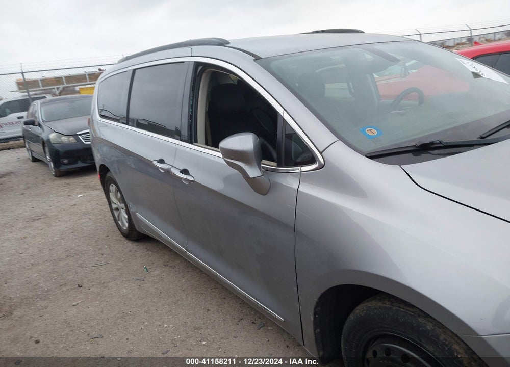 2017 CHRYSLER PACIFICA TOURING L VIN: 2C4RC1BGXHR702648