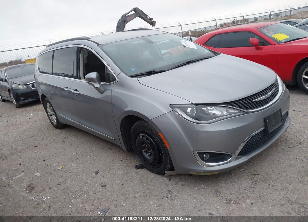 2017 CHRYSLER PACIFICA TOURING L VIN: 2C4RC1BGXHR702648