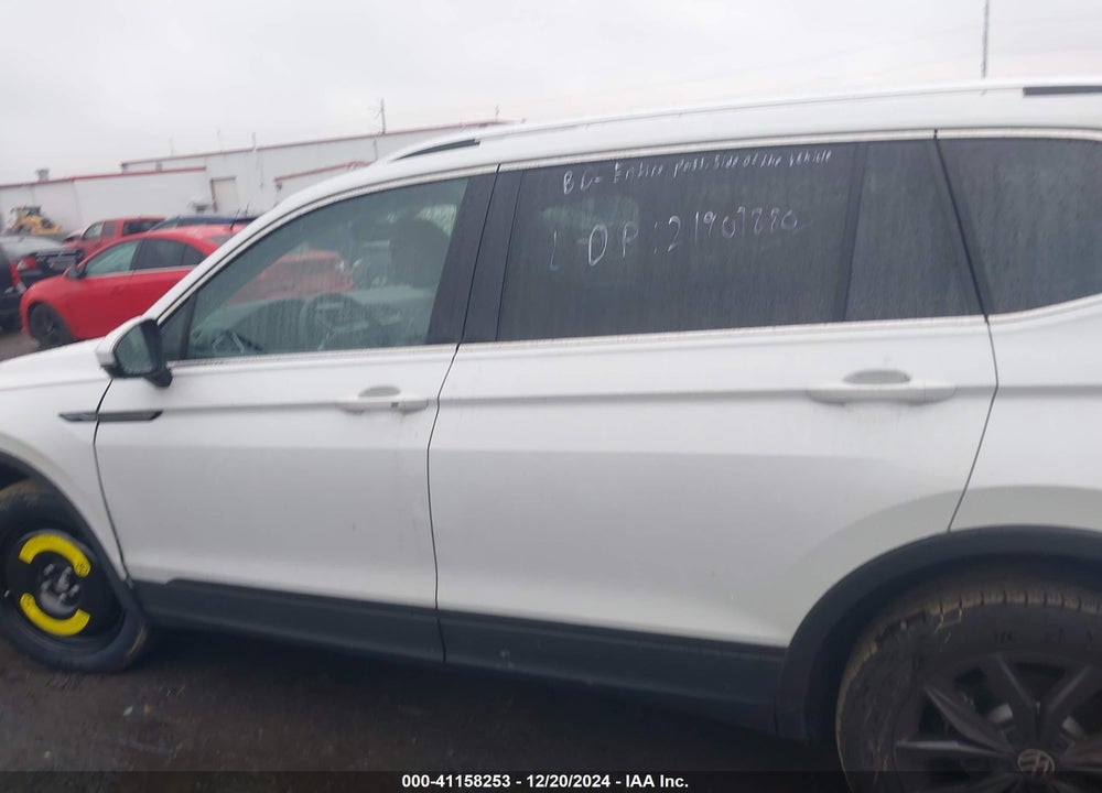 2024 VOLKSWAGEN TIGUAN 2.0T SE/WOLFSBURG EDITION VIN: 3VV2B7AX1RM123258