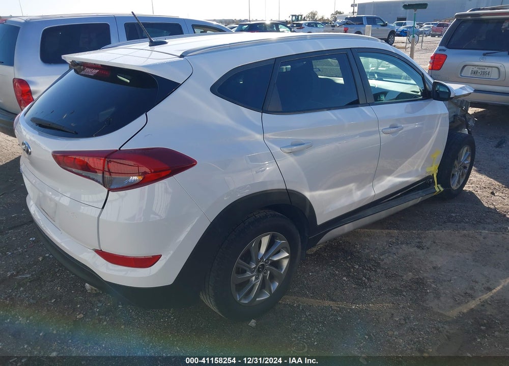 2017 HYUNDAI TUCSON SE VIN: KM8J33A46HU593622