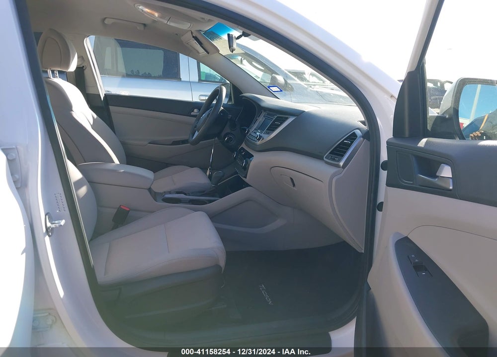 2017 HYUNDAI TUCSON SE VIN: KM8J33A46HU593622