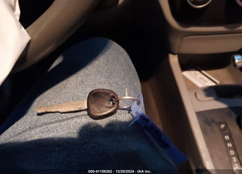 2009 KIA SPECTRA VIN: KNAFE221495589502
