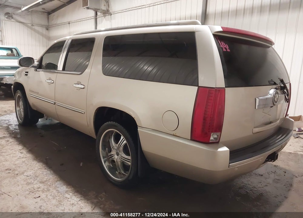 2007 CADILLAC ESCALADE ESV VIN: 1GYFK66827R302491