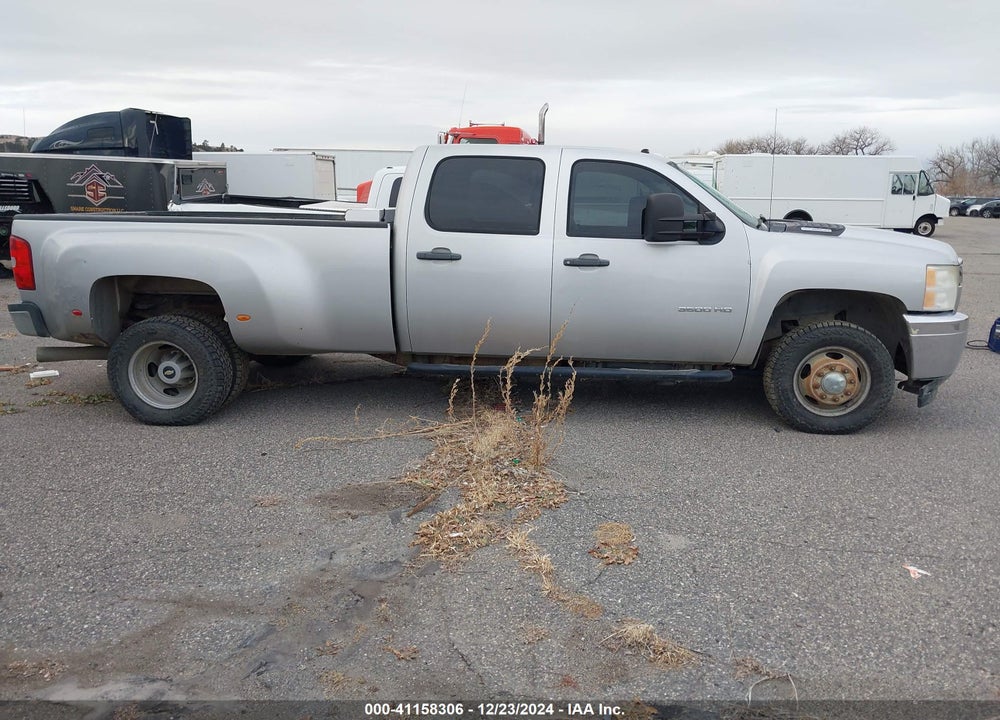 2011 CHEVROLET SILVERADO 3500HD WORK TRUCK VIN: 1GC4KZC84BF218279