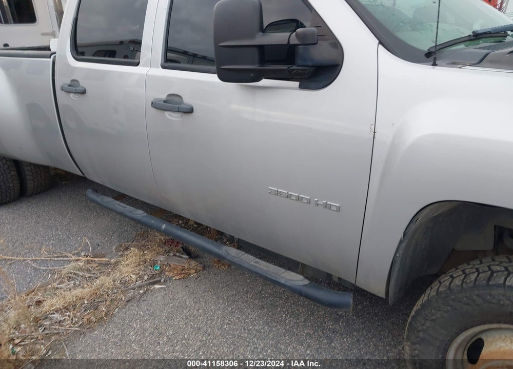 2011 CHEVROLET SILVERADO 3500HD WORK TRUCK VIN: 1GC4KZC84BF218279