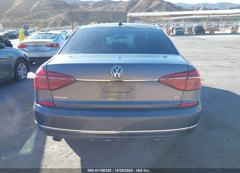 2017 VOLKSWAGEN PASSAT VIN: 1VWDT7A33HC080928