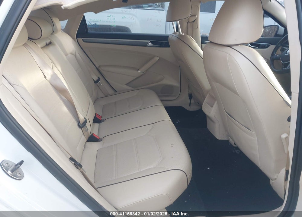 2017 VOLKSWAGEN PASSAT VIN: 1VWDT7A36HC068224