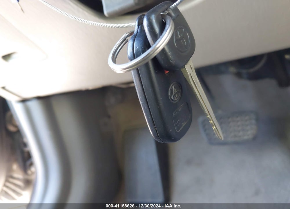 2005 TOYOTA CAMRY LE VIN: 4T1BE32K15U428908