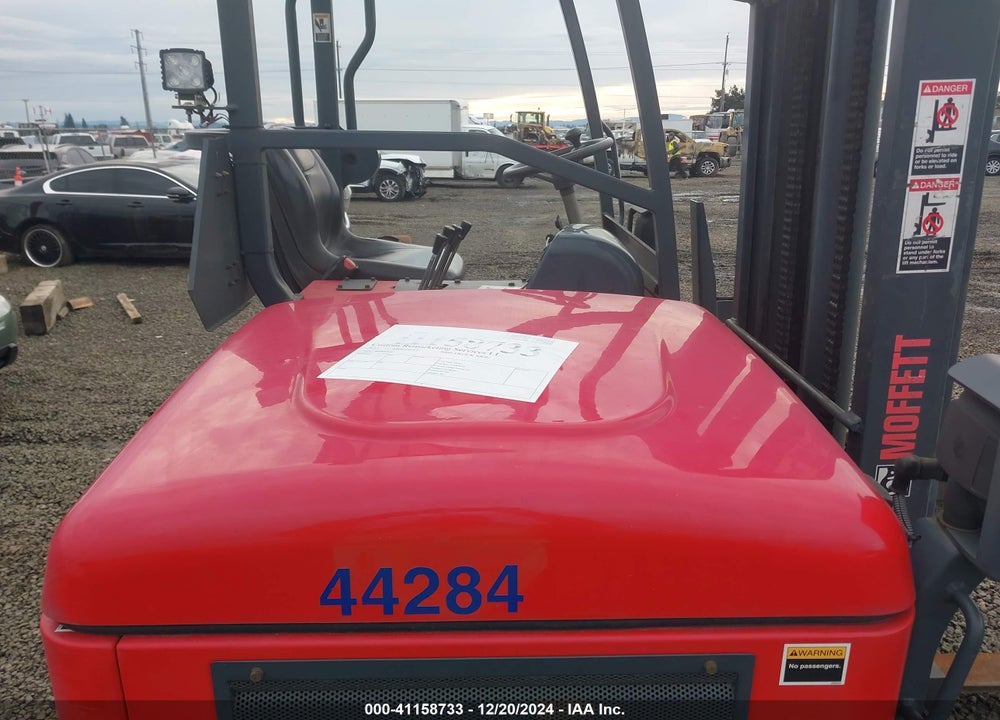 2015 MOFFETT 5000 TRUCK MOUNTED VIN: XO300008