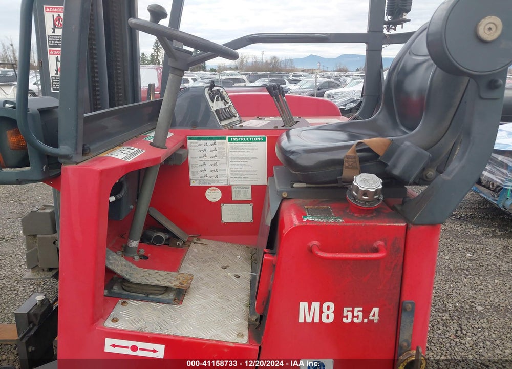 2015 MOFFETT 5000 TRUCK MOUNTED VIN: XO300008