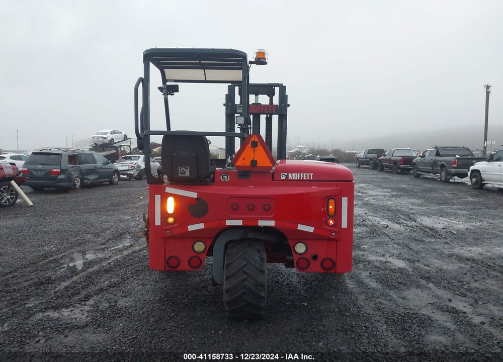 2015 MOFFETT 5000 TRUCK MOUNTED VIN: XO300008