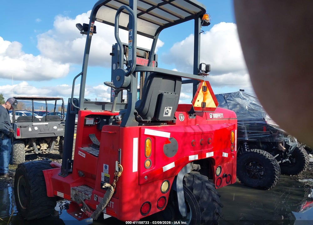 2015 MOFFETT 5000 TRUCK MOUNTED VIN: XO300008