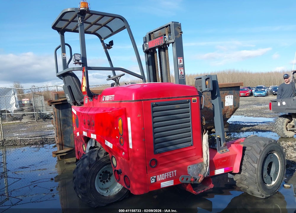 2015 MOFFETT 5000 TRUCK MOUNTED VIN: XO300008