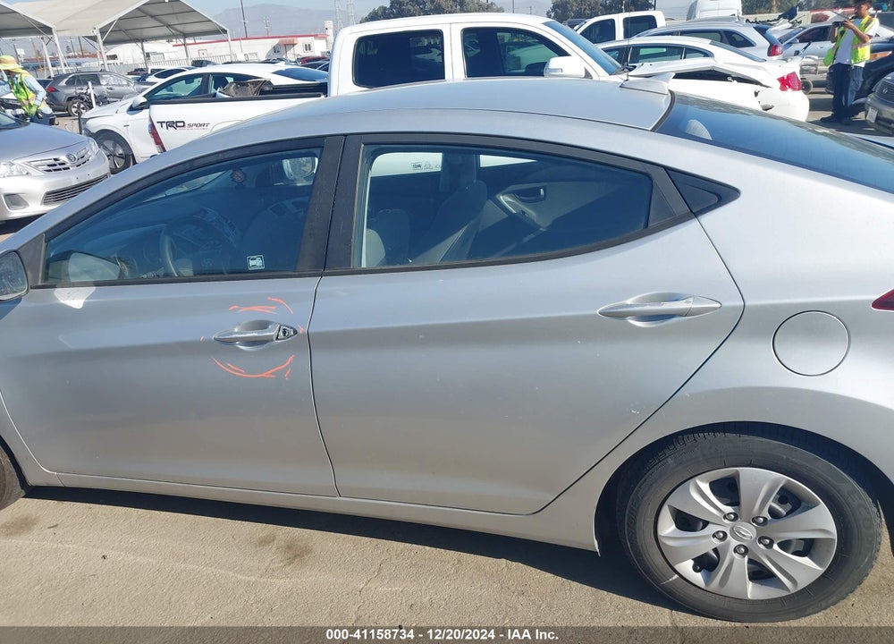 2016 HYUNDAI ELANTRA SE VIN: 5NPDH4AE7GH736054
