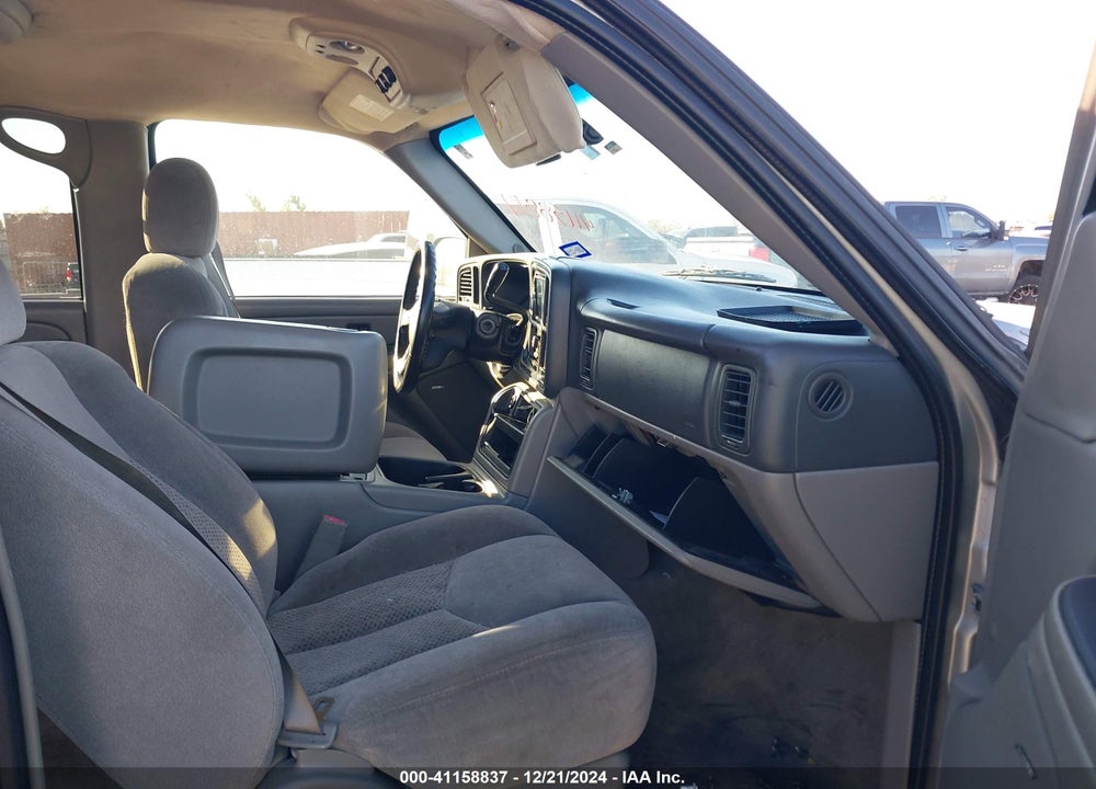 2005 CHEVROLET TAHOE LS VIN: 1GNEC13T45R272120