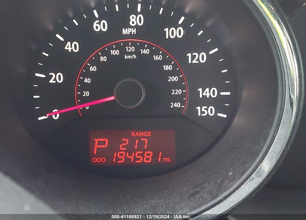 2011 KIA SORENTO LX VIN: 5XYKTCA18BG122000