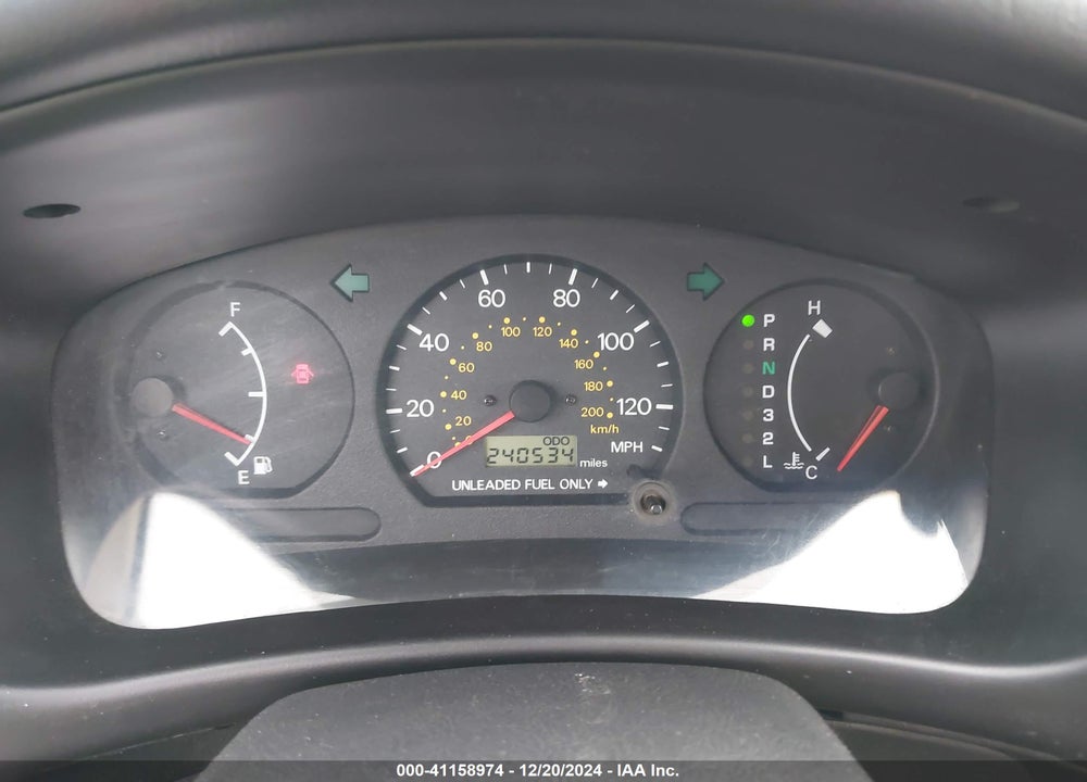 2000 MITSUBISHI MIRAGE VIN: JA3AY26C7YU017939
