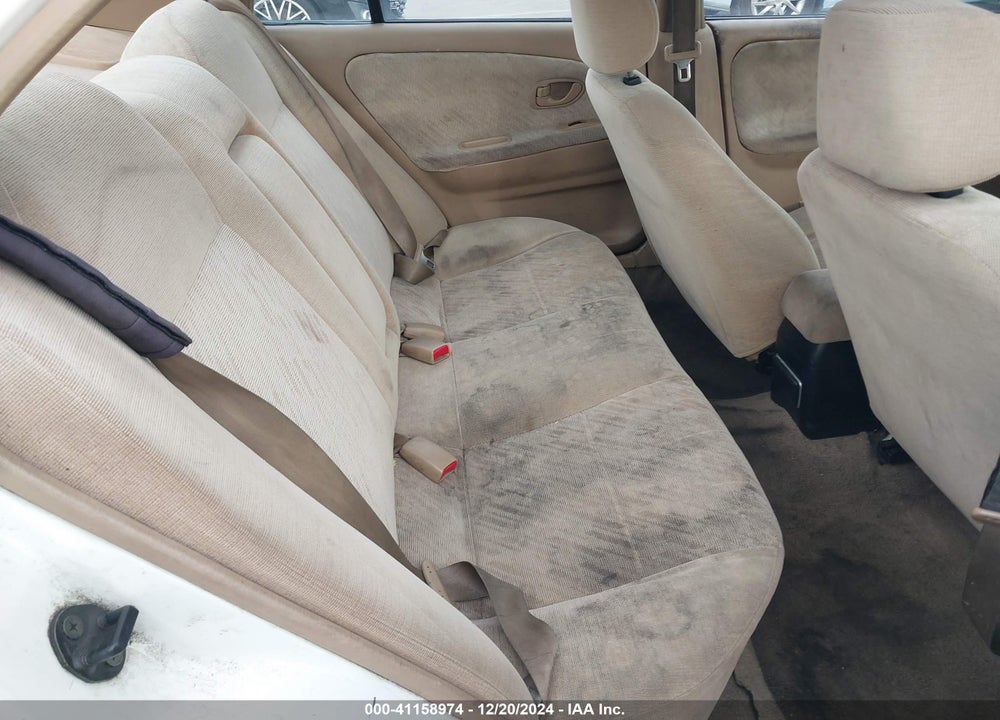 2000 MITSUBISHI MIRAGE VIN: JA3AY26C7YU017939