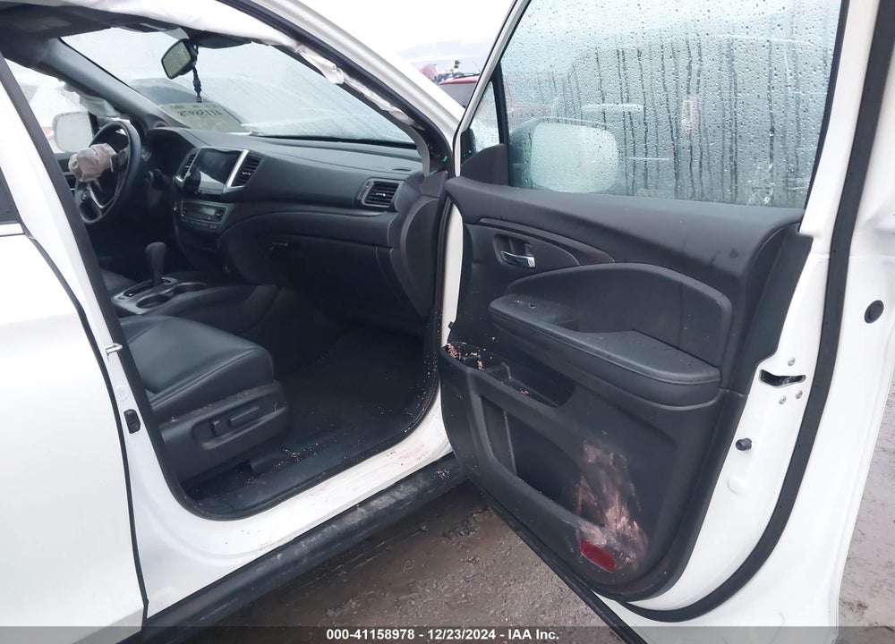 2017 HONDA PILOT VIN: 5FNYF6H64HB084561