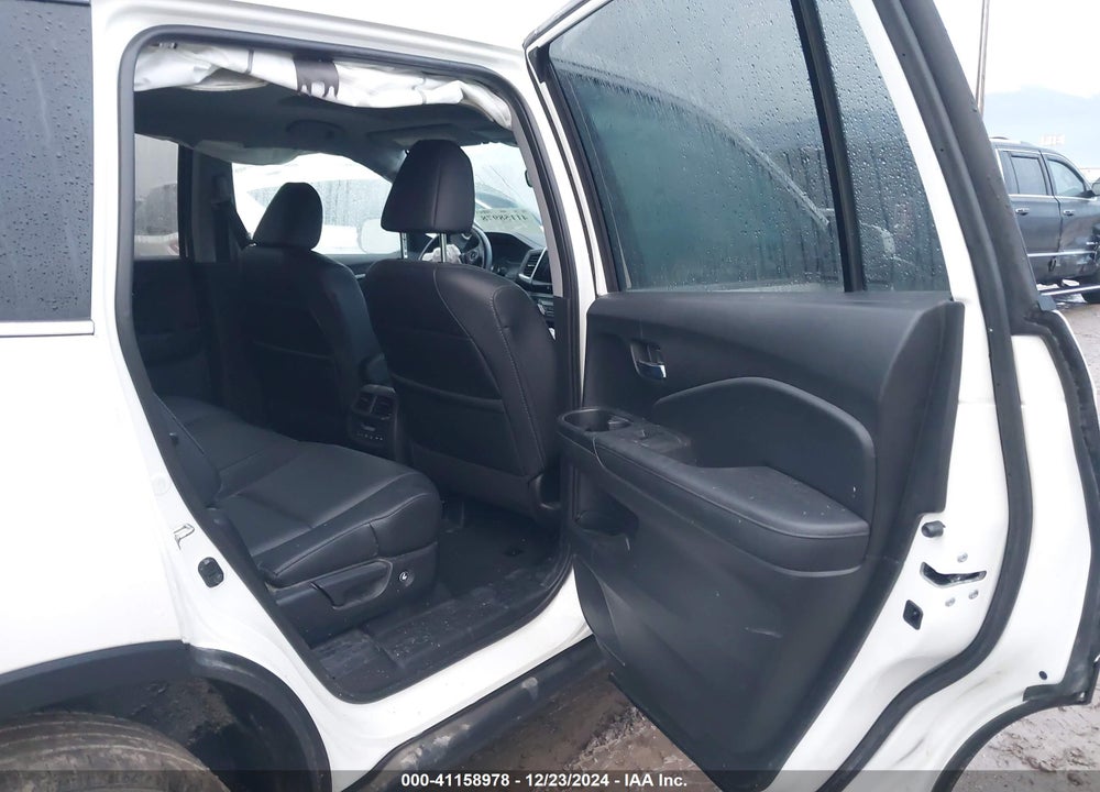 2017 HONDA PILOT VIN: 5FNYF6H64HB084561