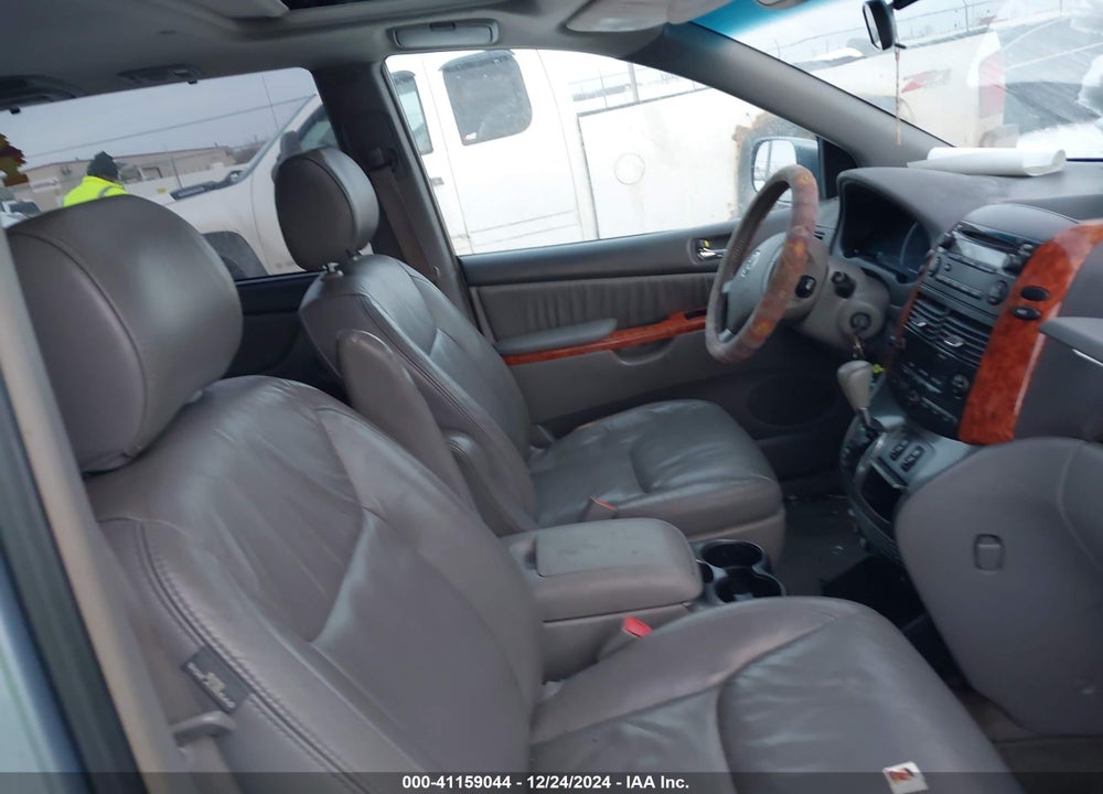 2008 TOYOTA SIENNA XLE VIN: 5TDZK22C08S183624