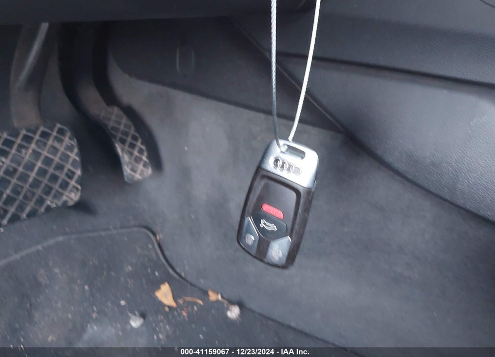 2017 AUDI A4 VIN: WAUENAF42HN002089