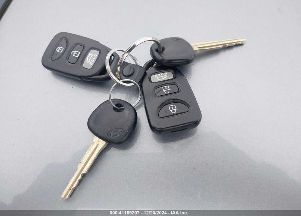 2014 HYUNDAI ELANTRA VIN: KMHDH4AE2EU207576