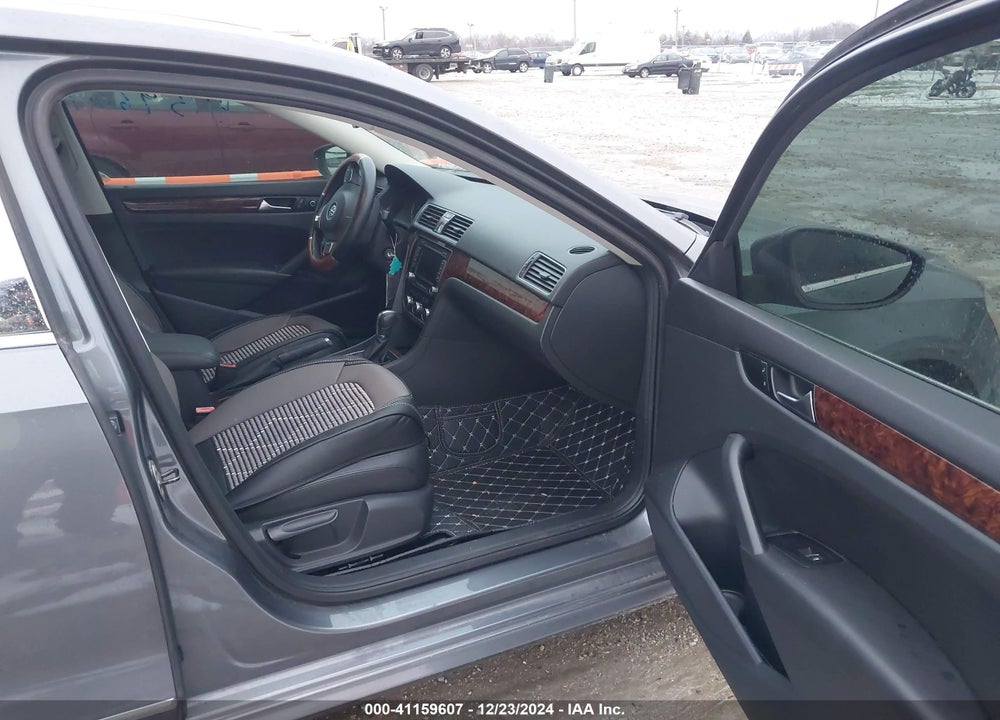 2012 VOLKSWAGEN PASSAT 2.5L SEL VIN: 1VWCH7A38CC035909
