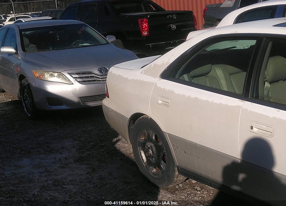 2001 LEXUS ES 300 VIN: JT8BF28GX10308569
