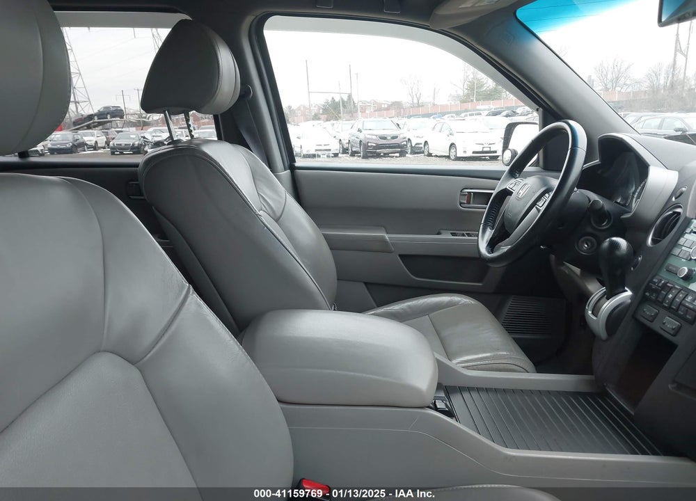 2011 HONDA PILOT EX-L VIN: 5FNYF4H58BB083805
