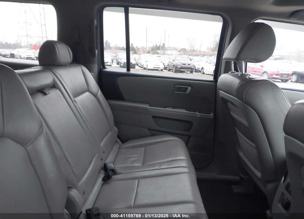 2011 HONDA PILOT EX-L VIN: 5FNYF4H58BB083805